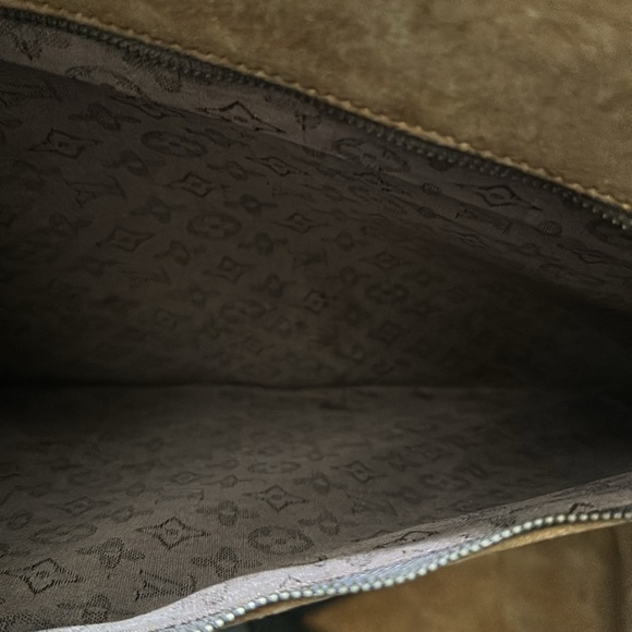 Louis Vuitton carry on luxury item - Picture 9 of 14